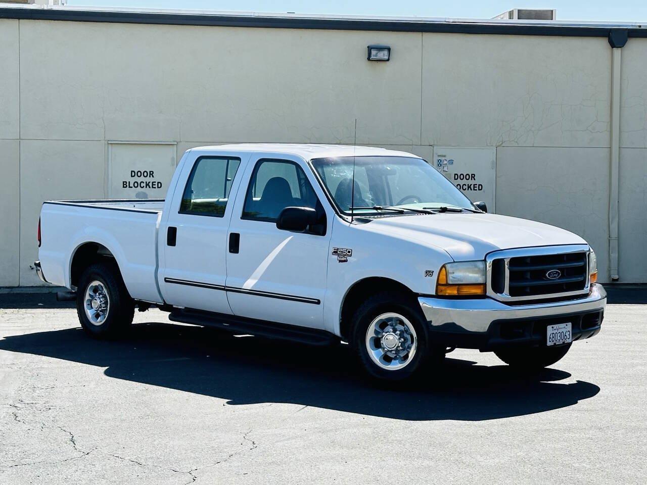 Used 1999 Ford F250 Lariat RWD image 2