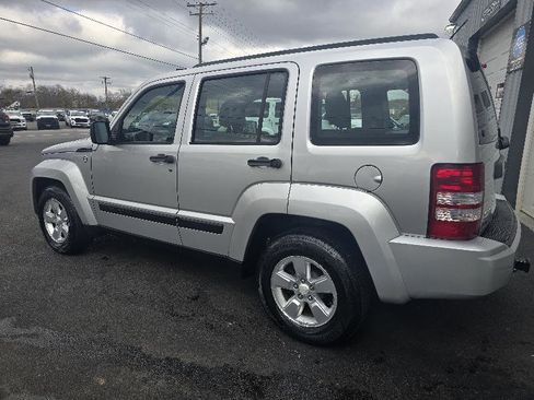Used 2012 Jeep Liberty Sport image 4