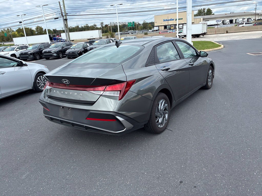 Used 2024 Hyundai Elantra SEL FWD image 10