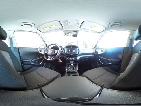 Used 2025 Kia Soul LX w/ LX Technology Package image 40