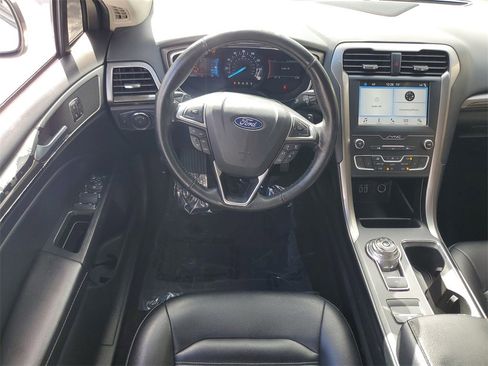 Used 2019 Ford Fusion SEL image 12