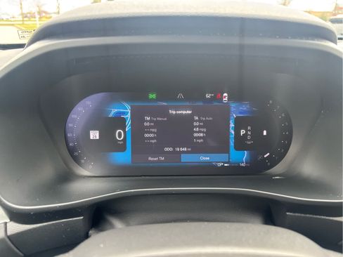 Used 2023 Volvo XC40 B5 Core w/ Convenience Package AWD/4WD image 24