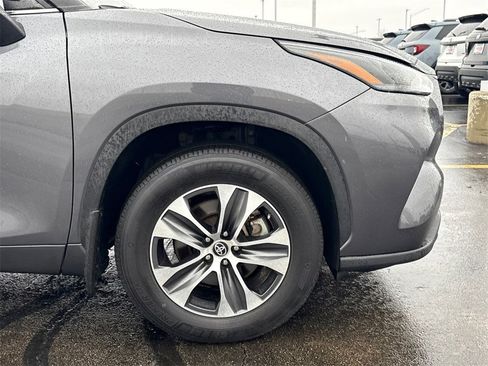 Used 2023 Toyota Highlander XLE image 15