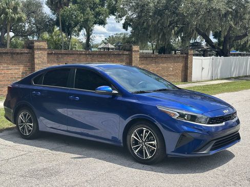 Used 2023 Kia Forte LXS w/ LXS Technology Package FWD image 5
