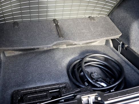 Used 2022 Volvo XC40 P8 Recharge Plus AWD/4WD image 10