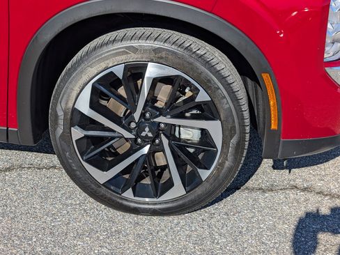 Used 2023 Mitsubishi Outlander SE image 9