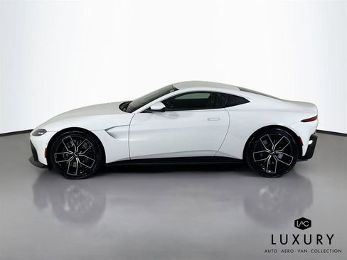 Used 2022 Aston Martin V8 Vantage Coupe image 9