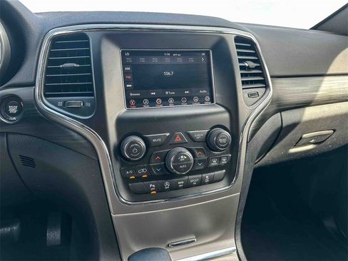 Used 2019 Jeep Grand Cherokee Laredo image 30