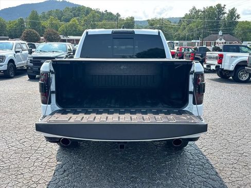 Used 2023 RAM 1500 Laramie AWD/4WD image 7