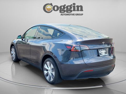 Used 2024 Tesla Model Y Long Range AWD/4WD image 3