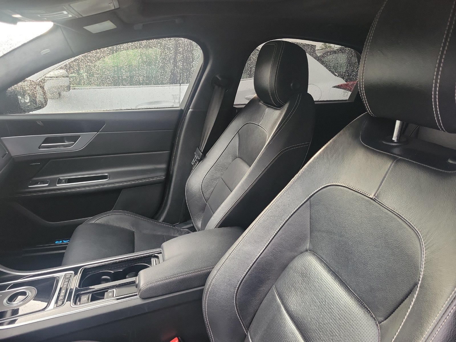 Used 2019 Jaguar XF R-Sport AWD/4WD image 12