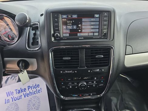 Used 2017 Dodge Grand Caravan GT image 23