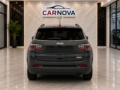 Used 2018 Jeep Compass Latitude w/ Popular Equipment Group FWD image 4