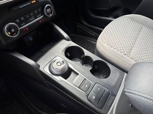 Used 2020 Ford Escape SE image 22