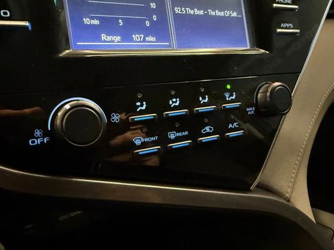 Used 2018 Toyota Camry LE image 14