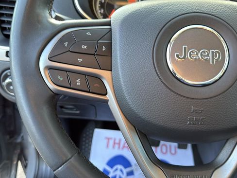 Used 2020 Jeep Cherokee Latitude Plus image 17