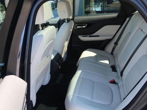 Used 2019 Jaguar F-PACE Prestige image 6