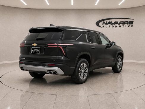 Used 2025 Chevrolet Traverse LT FWD image 8