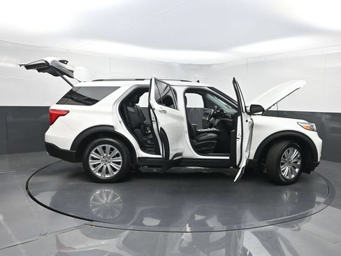Used 2022 Ford Explorer Limited w/ Equipment Group 301A AWD/4WD image 38