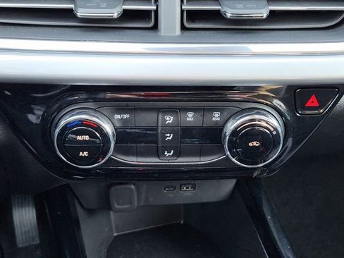 Used 2025 Chevrolet Trax LT image 20