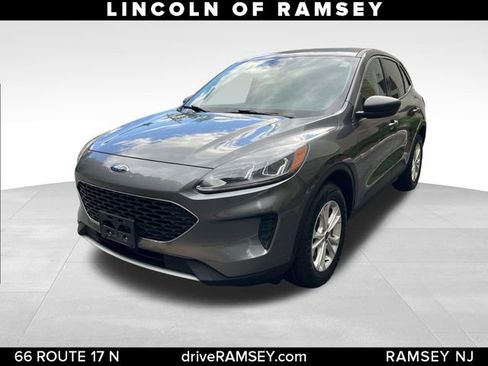 Used 2022 Ford Escape SE w/ Cold Weather Package AWD/4WD image 1
