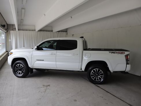 Used 2023 Toyota Tacoma TRD Sport w/ Technology Package AWD/4WD image 22