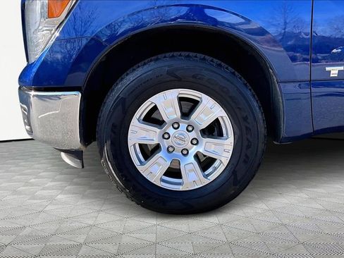 Used 2019 Nissan Titan SV image 29