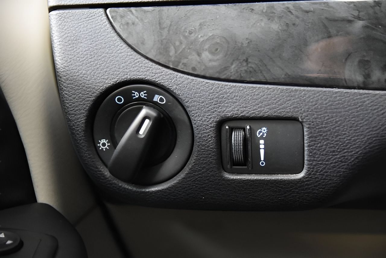 Used 2018 Dodge Grand Caravan SE w/ UConnect Hands-Free Group FWD image 27