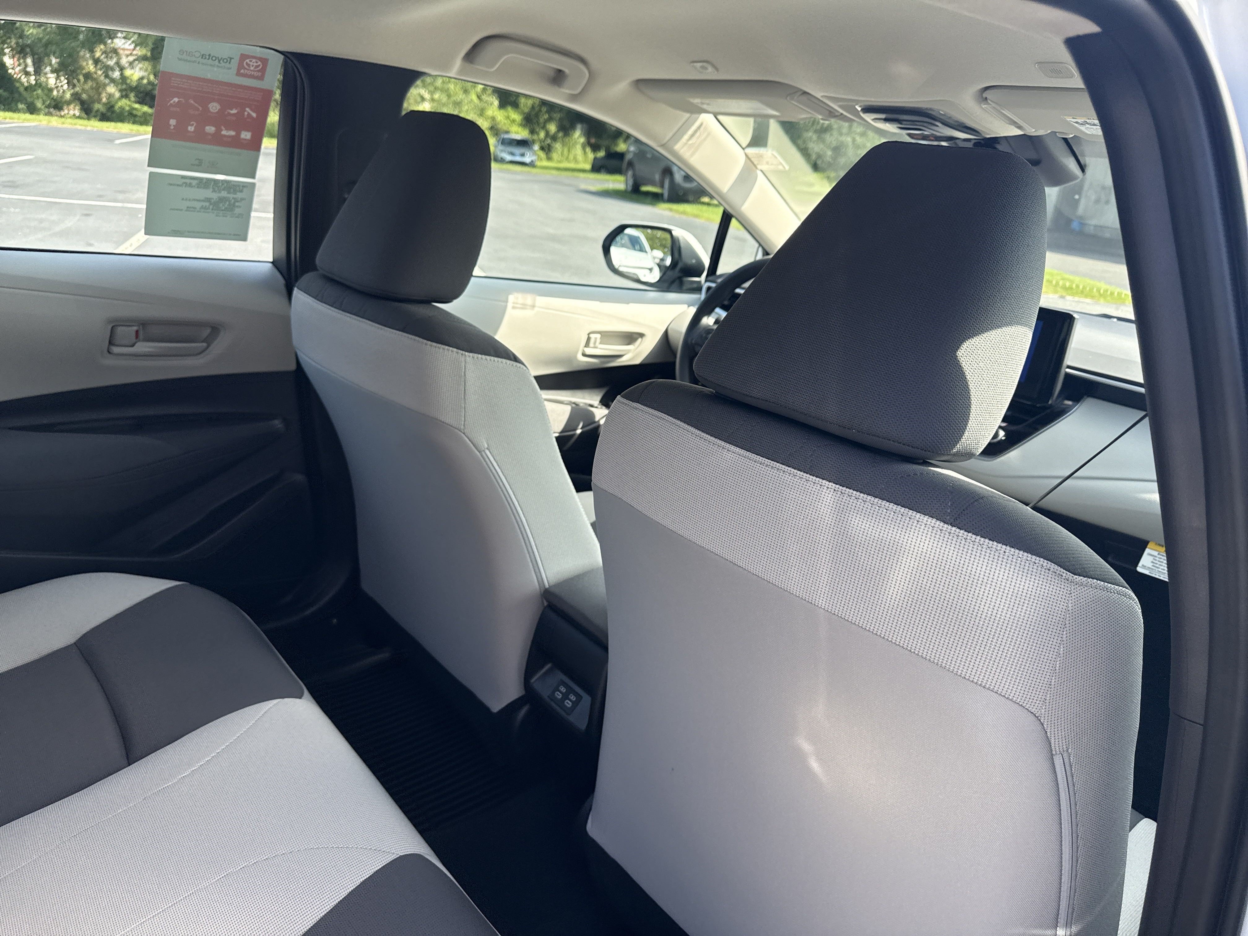 Used 2025 Toyota Corolla LE FWD image 30