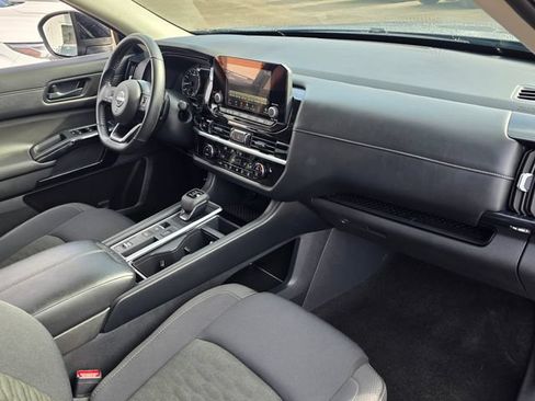 Used 2025 Nissan Pathfinder SV FWD image 9