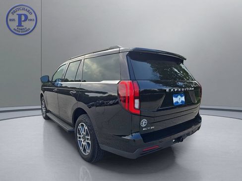 Used 2025 Ford Expedition Active AWD/4WD image 5