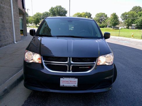 Used 2020 Dodge Grand Caravan SE FWD image 3