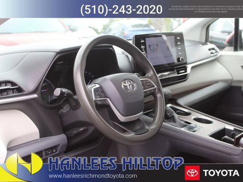 Used 2021 Toyota Sienna LE w/ LE Plus Package FWD image 12