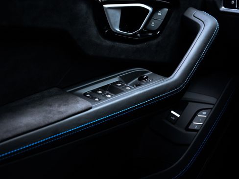 Used 2024 Lamborghini Urus S image 32