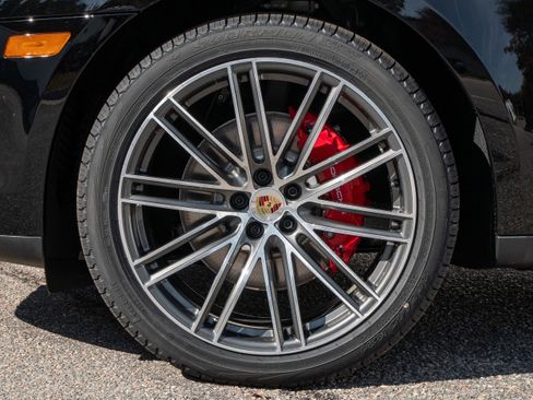 New 2026 Porsche Macan S image 18