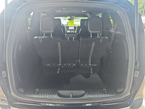Used 2025 Chrysler Pacifica Select FWD image 40