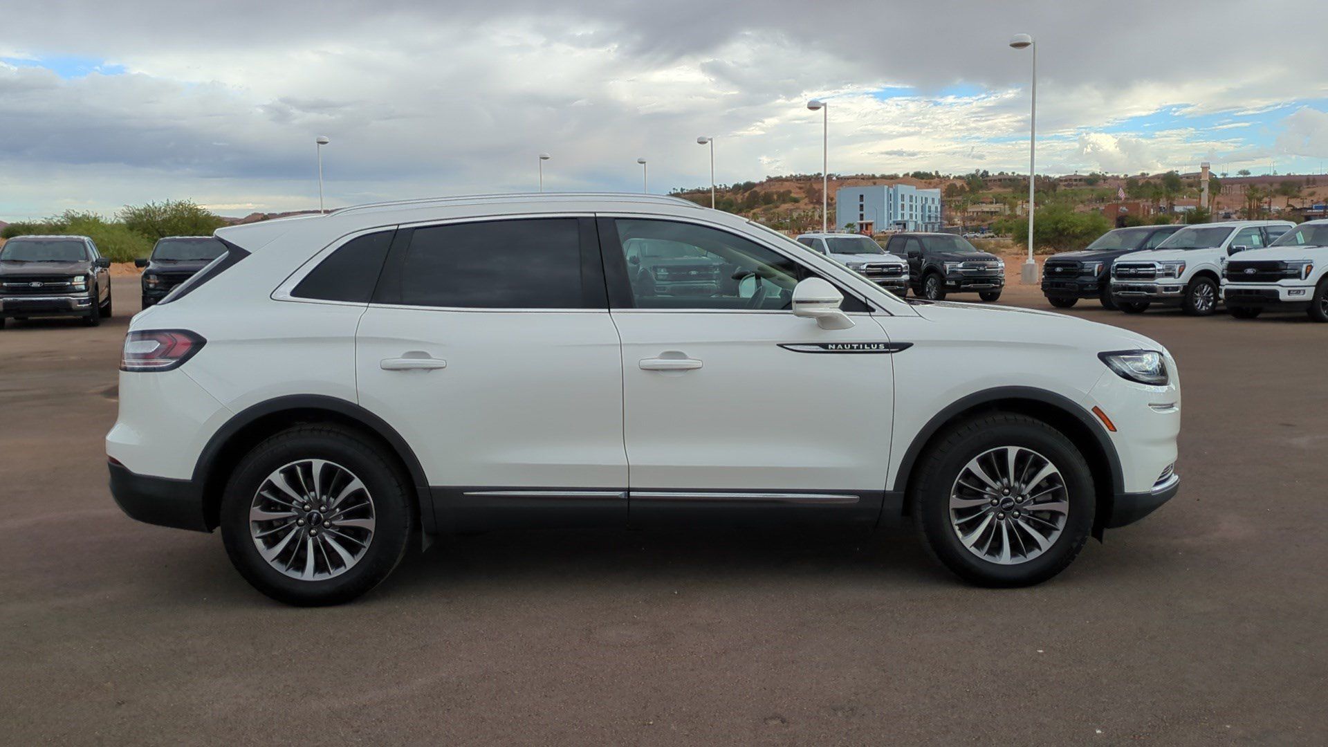 Used 2023 Lincoln Nautilus FWD w/ Premium Package image 2