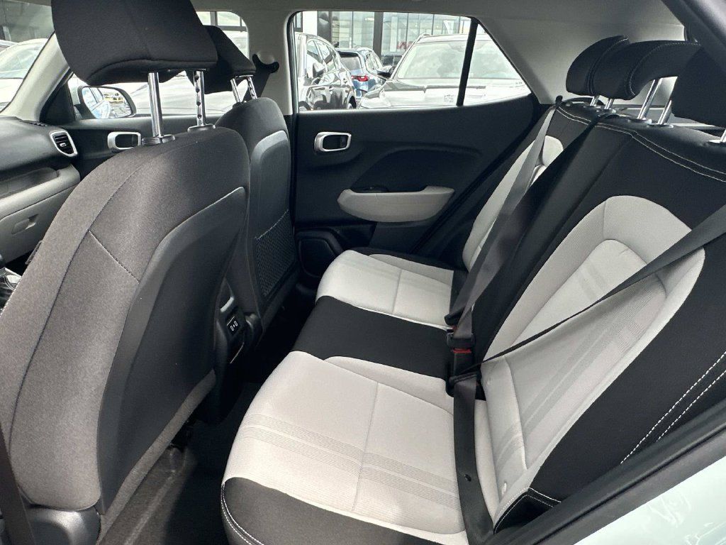 Used 2025 Hyundai Venue SEL FWD image 28