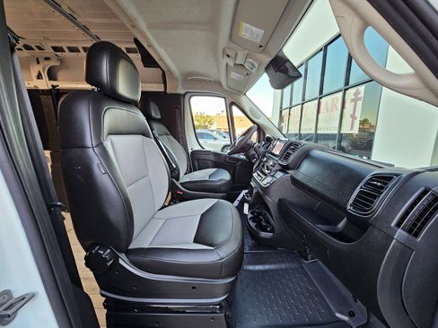 Used 2025 RAM ProMaster 2500 w/ Convenience Group image 29