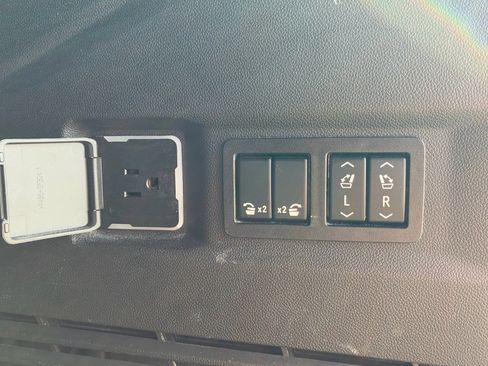 Used 2021 Chevrolet Tahoe Z71 w/ Z71 Off-Road Package image 27