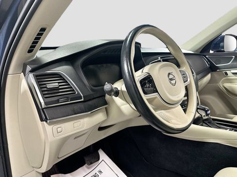 Used 2020 Volvo XC90 T5 Momentum w/ Protection Package Premier AWD/4WD image 11