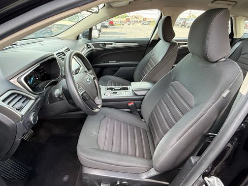 Used 2020 Ford Fusion SE FWD image 13