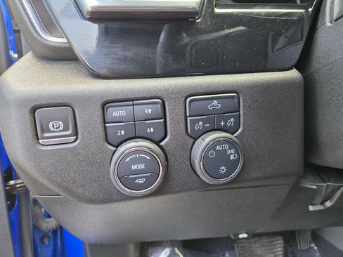 Used 2025 Chevrolet Silverado 1500 LT AWD/4WD image 15