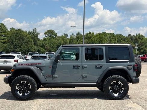 Used 2025 Jeep Wrangler Unlimited Rubicon AWD/4WD image 4
