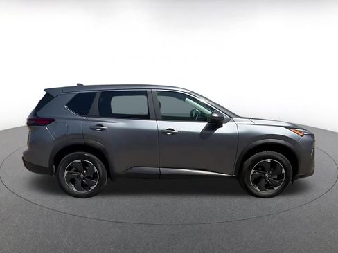 Used 2025 Nissan Rogue SV FWD image 16