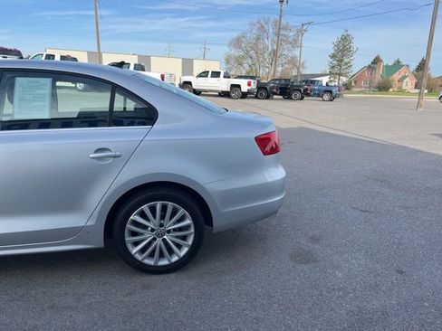 Used 2011 Volkswagen Jetta SEL image 10