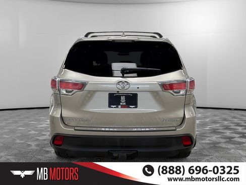 Used 2016 Toyota Highlander XLE image 4