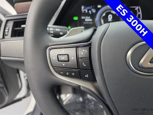 Used 2025 Lexus ES 300h w/ Premium Package image 20