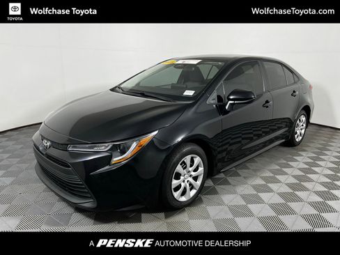 Certified 2025 Toyota Corolla LE FWD image 1