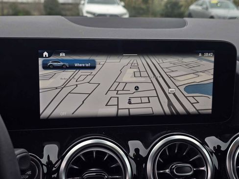 Used 2025 Mercedes-Benz GLA 250 image 32